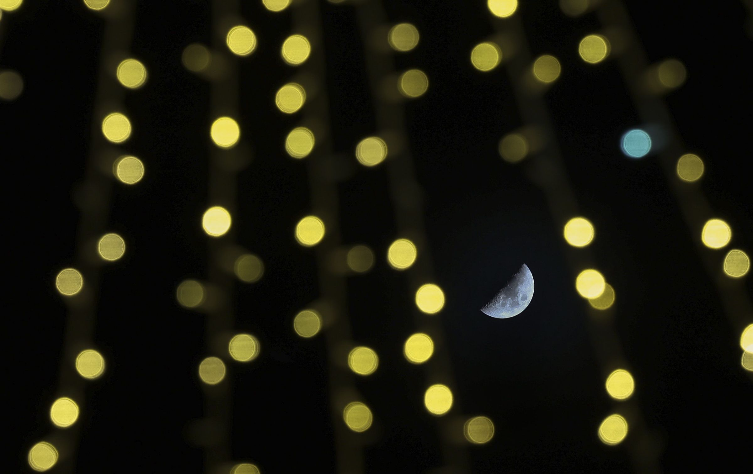 A la vista a travs das luces de Nadal en Santiago de Compostela. 10/12/21