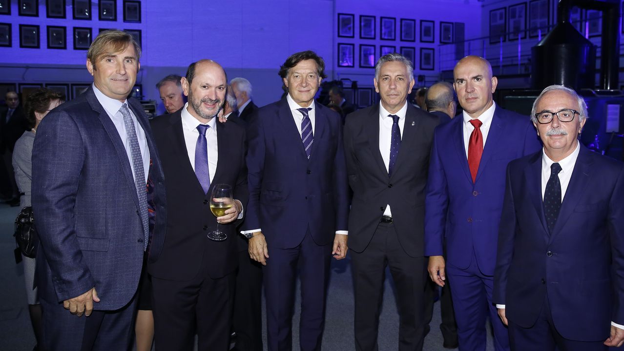 Juan Fernández, de la UDC, coincidió con Rafael Louzán, José Ramón Lete Lasa, con el presidente y el entrenador del Dépor, Paco Zas y Luis César, y con José María Criado, presidente del Racing de Ferrol