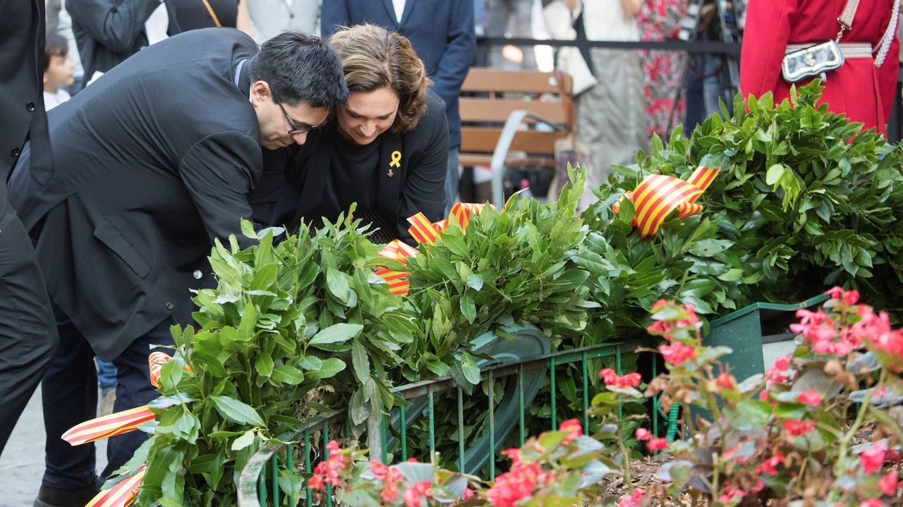 .Ofrenda floral del Gobierno de Cataluña en el monumento de Rafael Casanova en Barcelona. En la imagen, Ada Colau.