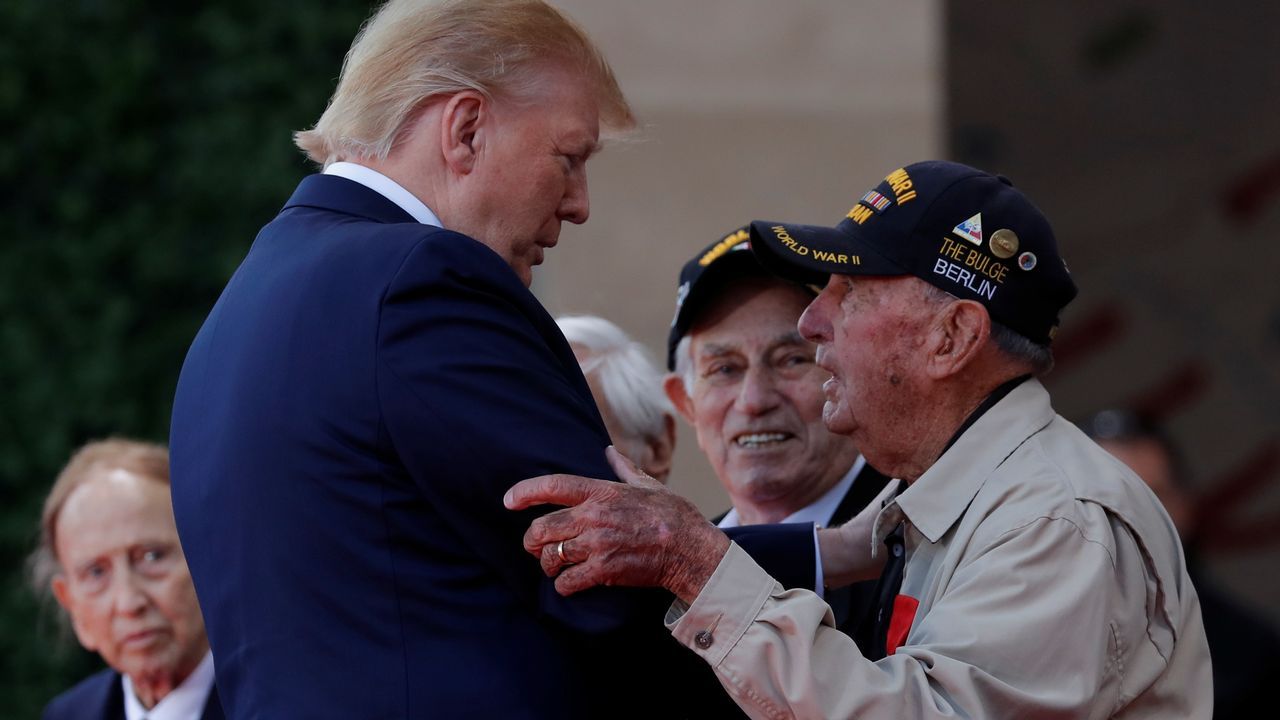 Diversas autoridades, como el presidente francés, Emmanuel Macron, la primera ministra británica, Theresa May, o el presidente de EE.UU., Donald Trump, rinden tributo este jueves al sacrificio de los veteranos del Día-D