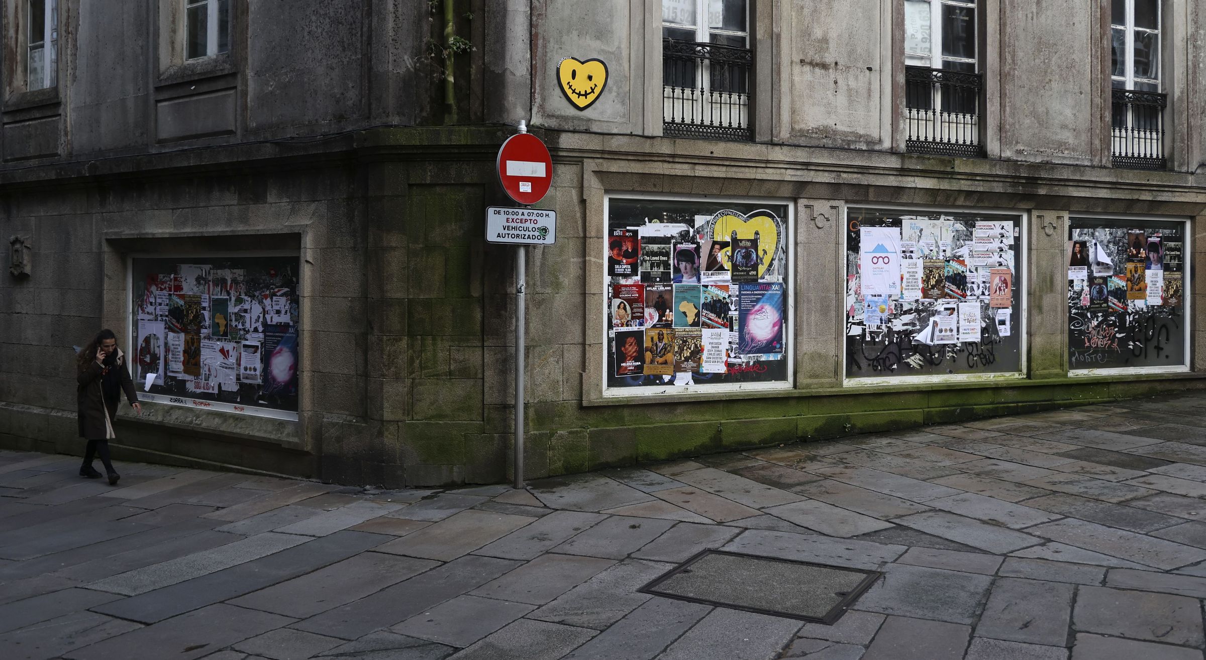 Pintadas e feismo na zona vella de Santiago. 18/02/2025