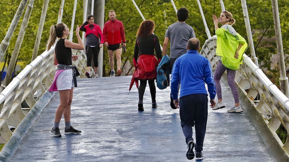 Deportistas durante el primer día de la desescalada
