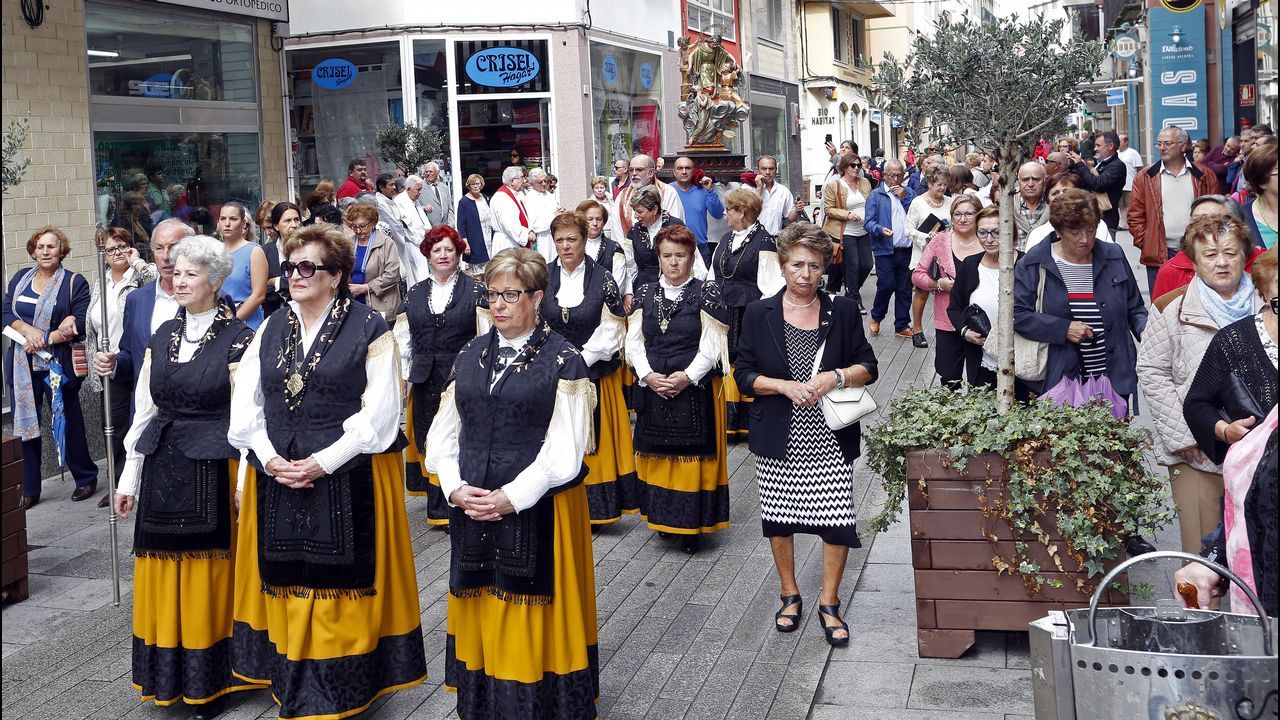 FIESTAS PATRONALES DE RIBEIRA, PROCESIÓN Y MISA DE SANTA UXÍA.