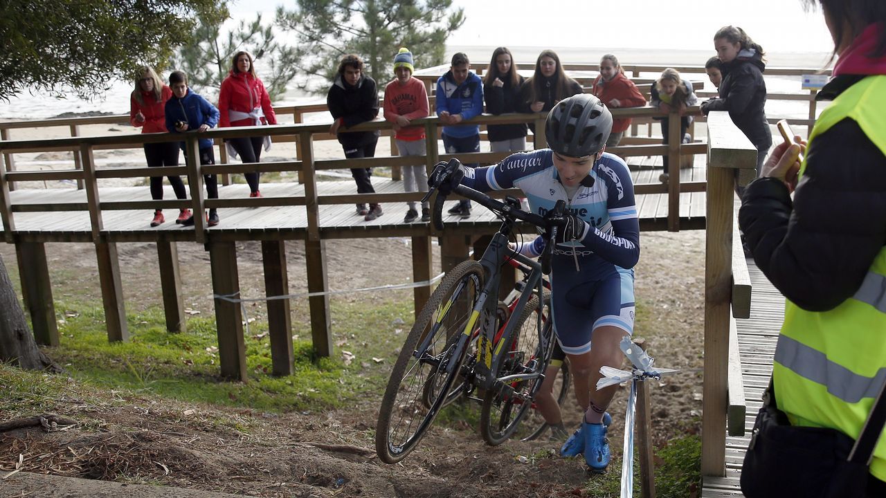 Prueba de Ciclocrós en el Pinar del paseo martítimo de Praia Xardín.