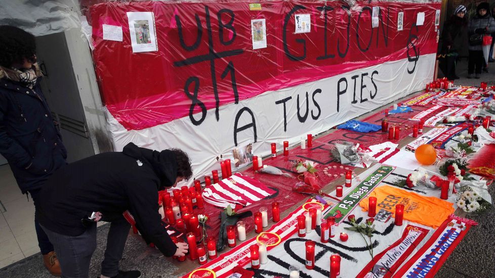 .El estadio de El Molinón acoge el funeral por Enrique Castro  Quini , exjugador del Sporting, con las tribunas abiertas al público