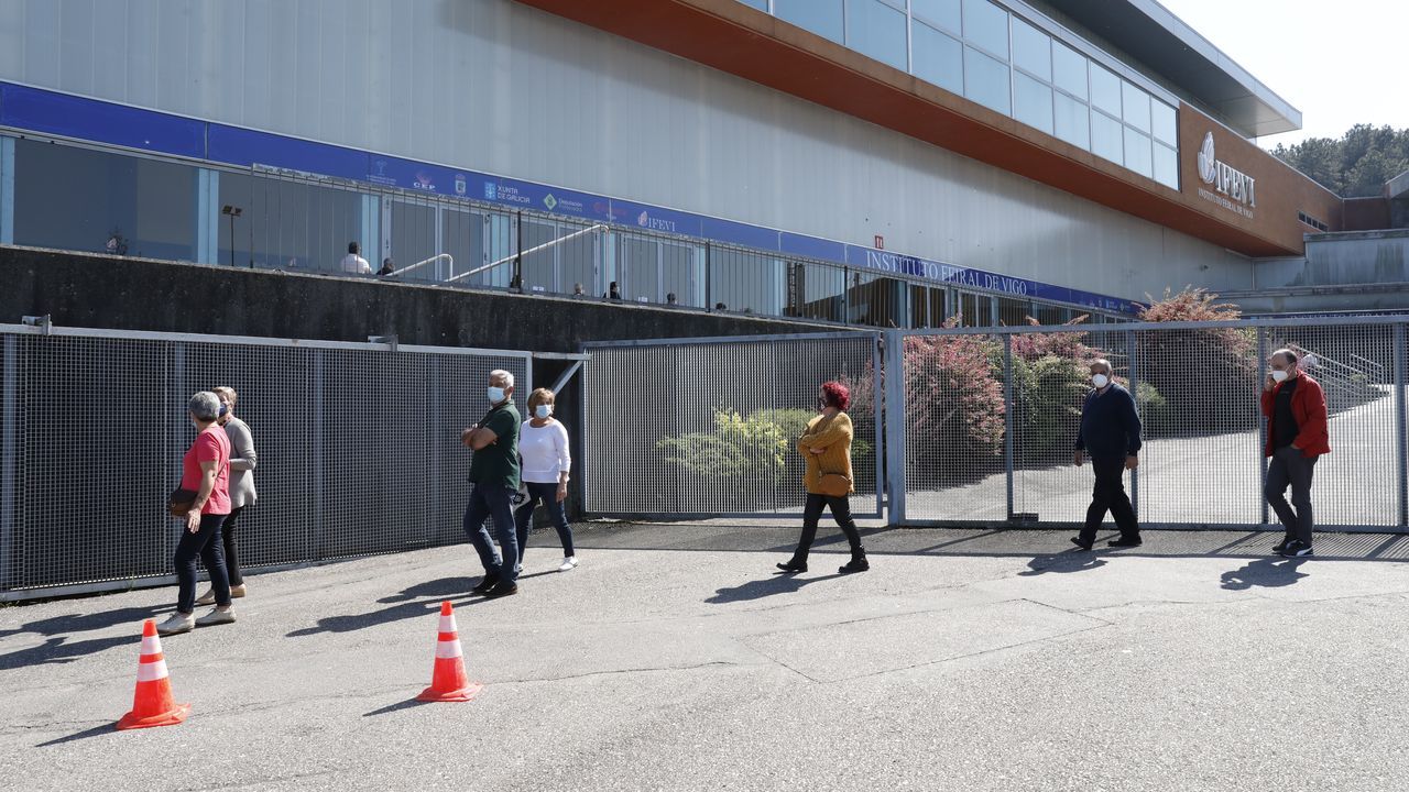 Vacunación masiva de gallegos entre 60 y 65 años en el Ifevi (Vigo)