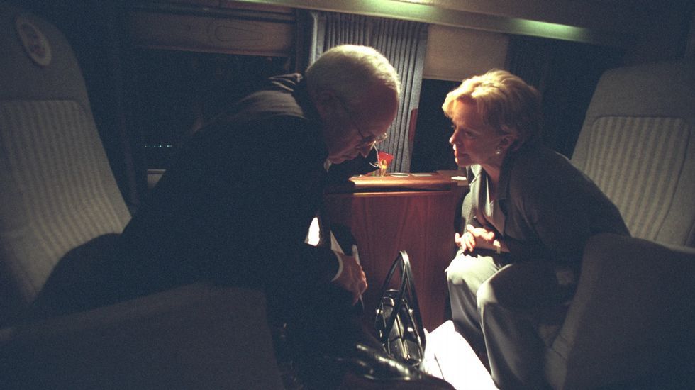 Dick Cheney y Lynne Cheny son llevados a un lugar seguro el día de los atentados del 11-S