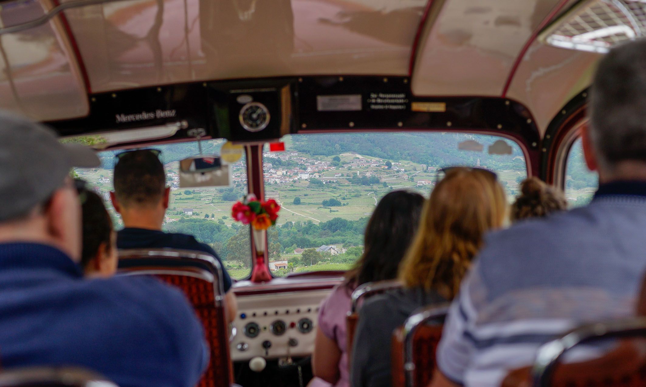 Autob�s tur�stico no Ribeiro. 30/05/2023