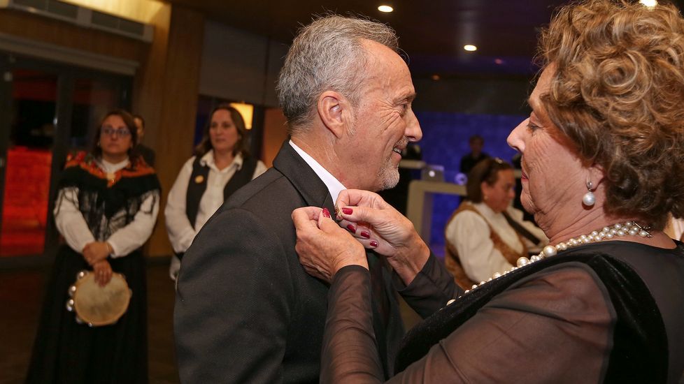 Homenaje al inspector jefe José Antonio Rilo en la cena benéfica de Renacer