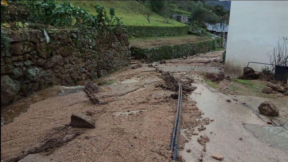 Cerrado el acceso a As Ermidas en O Bolo por derrumbes