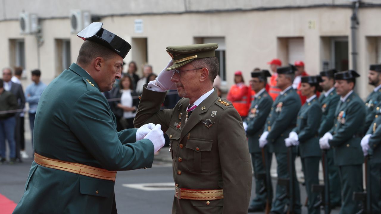 ACTO INSTITUCIONAL CASTRENSE DEL DÍA DEL PILAR.El subdelegado de Defensa, Gustavo Doncel, también tuvo la cruz de la Guardia Civil