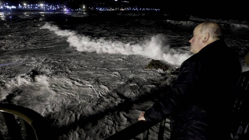 Crecida por las lluvias del río Asma en Chantada.Tormenta eléctrica sobre Pontevedra
