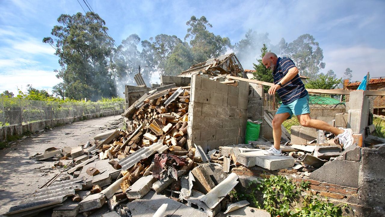 El diá después a la explosión mortal en Tui