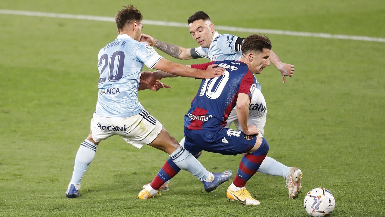 Tapia fue el primero en resentirse y verse obligado a dejar el partido