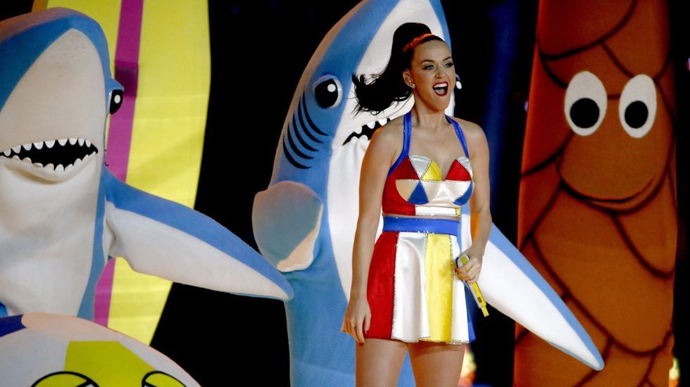 La cantante de «Frozen» Idina Mendel canta el himno nacional estadounidense