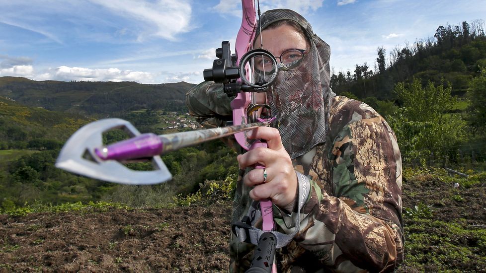 Marina Oliveira, cazadora con arco