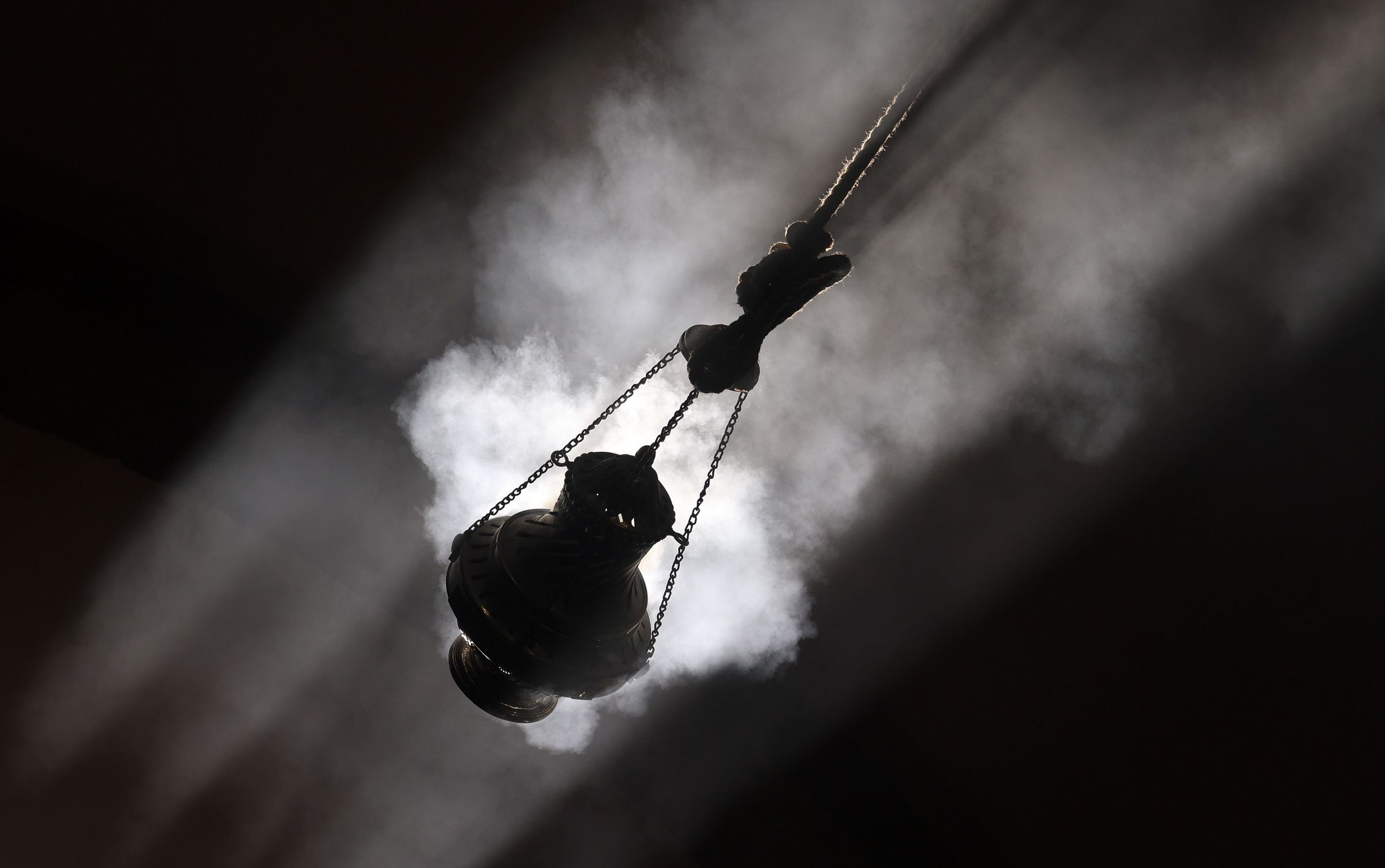 O botafumeiro durante a misa do peregrino na Catedral de Santiago. 12/12/2021