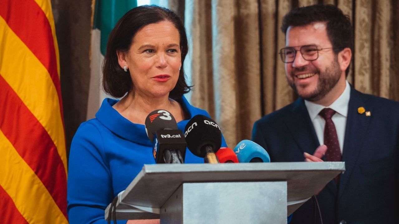 autora.La presidenta del Sinn F�in, Mary Lou McDonald, y el presidente de la Generalitat de Catalu�a, Pere Aragon�s