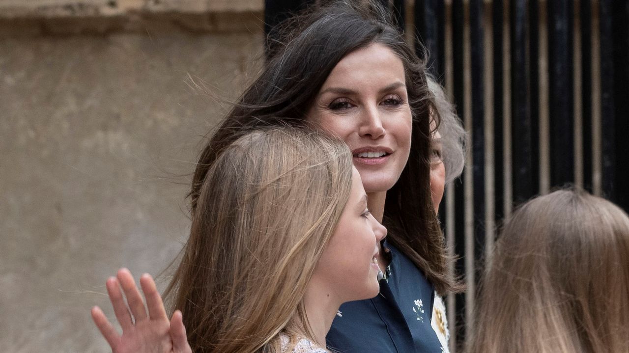 Para la misa de Palma, Letizia eligió un vestido de Massimo Dutti