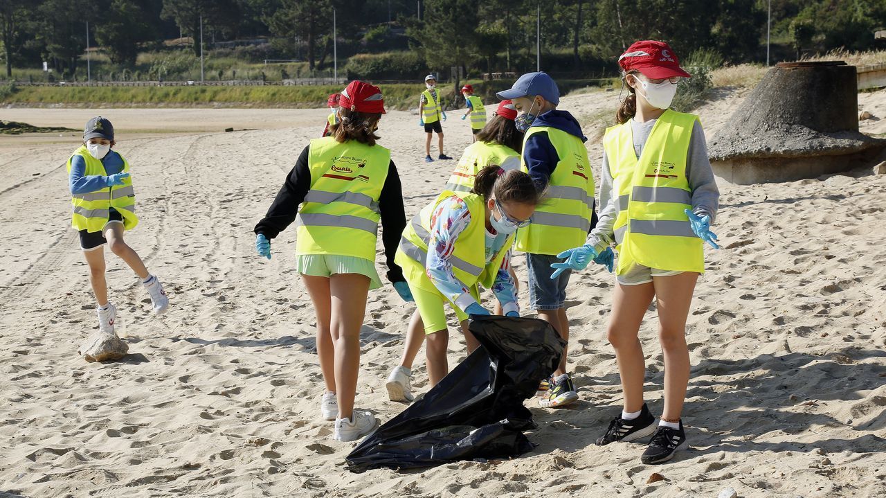 Programa Ludieduca de Jealsa y La Cruz Roja con motivo del día de los océanos en Barraña y o Areal