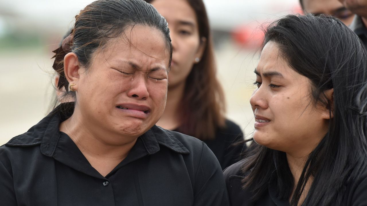 Las autoridades le rinden un homenaje a Saman Kunan, de 38 años, quien murió al intentar rescatar a los niños y a su entrenador.