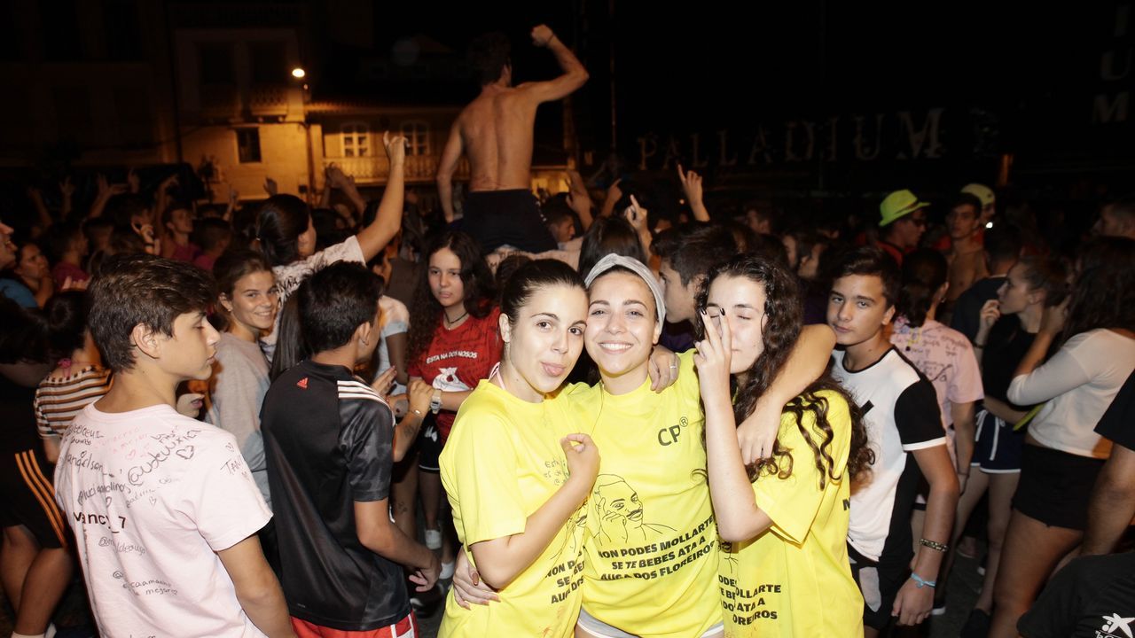 FIESTAS DEL CARMEN DE PORTO DO SON, ÚLTIMO DÍA. FIESTA DEL AGUA Y FUEGOS ARTIFICIALES.