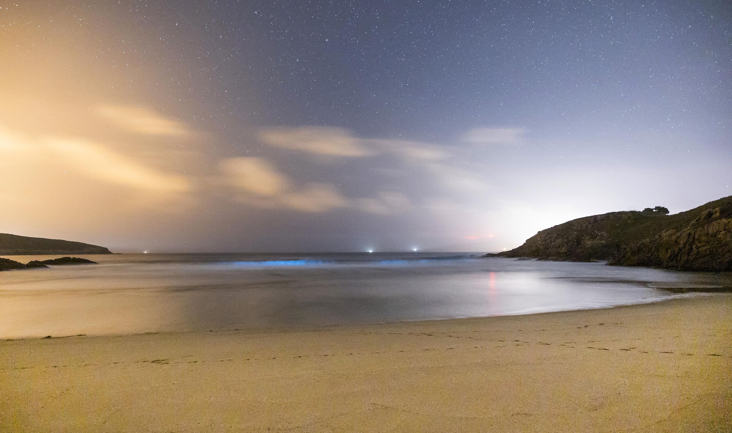 Mar de Ardora en Rebordelo, plena Costa da Morte, donde mellor se pode disfrutar deste espectacular fen�meno natural polo que o mar se tinxe de azul fluorescente. 24/05/2023