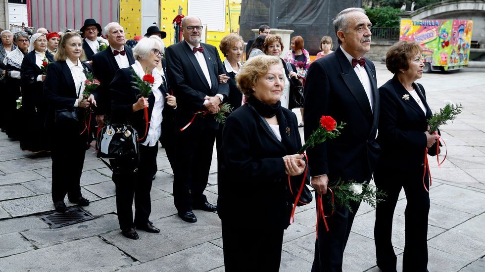 Comitiva del Rosario hacia Dominicos para la ofrenda floral