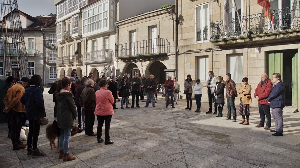 25n.En Ribadavia se leyó un manifiesto en la praza Maior