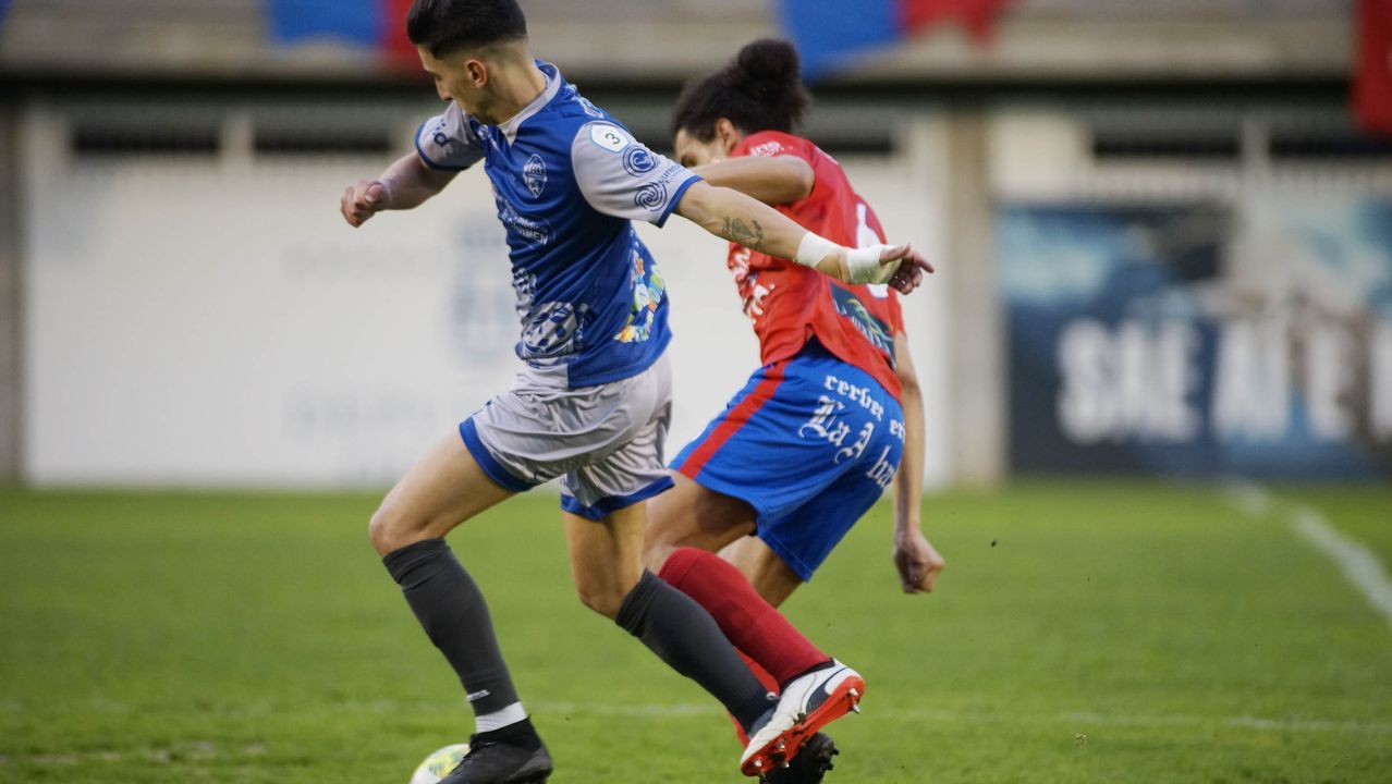 Ambiente de gala en el derbi del fútbol ourensano.La pugna entre la UD Ourense y el Ourense CF fue toda una fiesta del balompié provincial