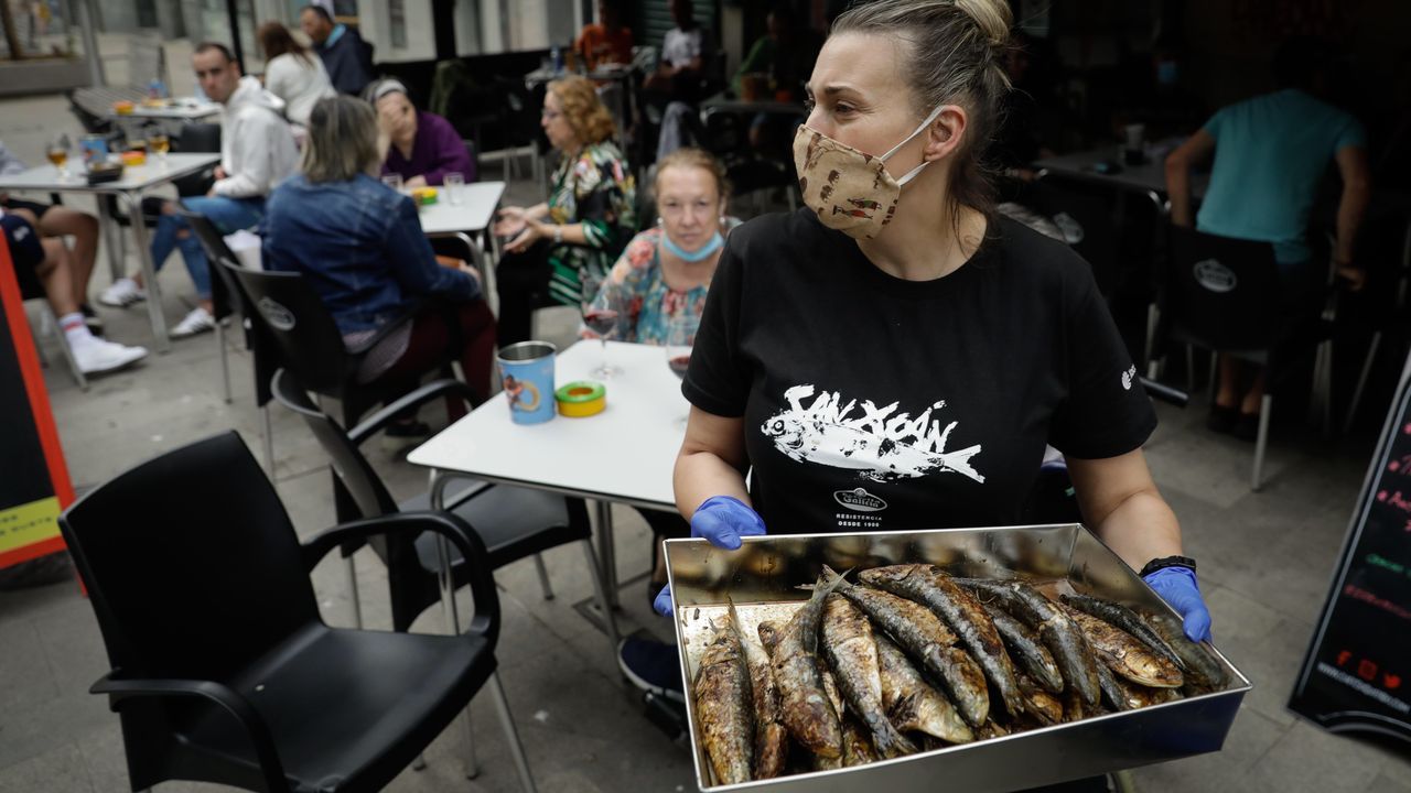 Sardiñada en el Club Galicia Gaiteira de A Coruña