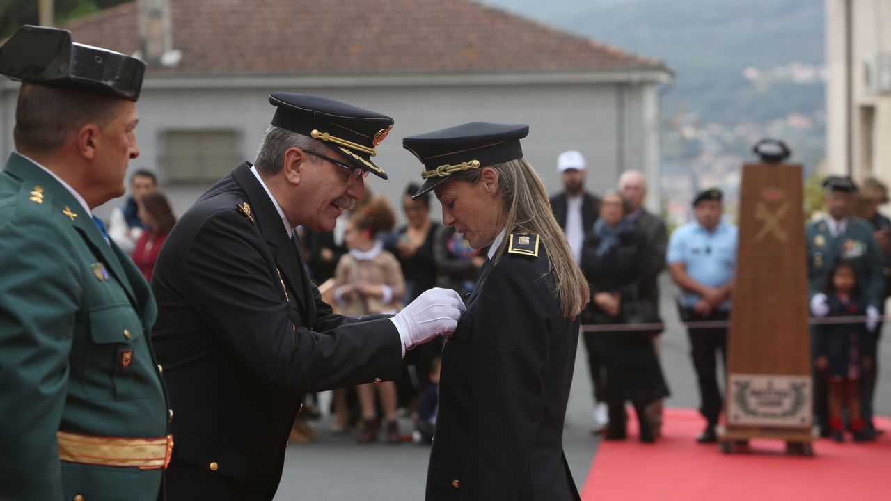 ACTO INSTITUCIONAL CASTRENSE DEL DÍA DEL PILAR.La intendente jefa de la Policía Local de Ourense, María Barrera, también tuvo la cruz de la Guardia Civil