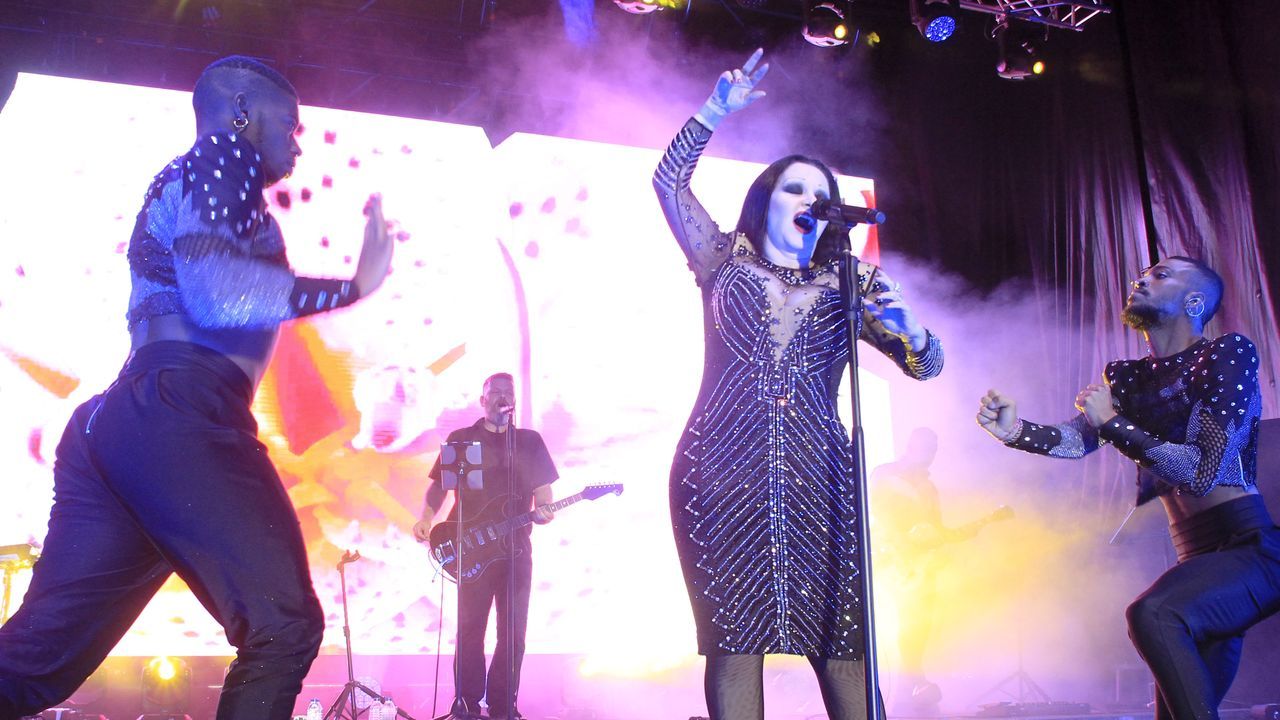 El concierto de Fangoria abarrotó la plaza