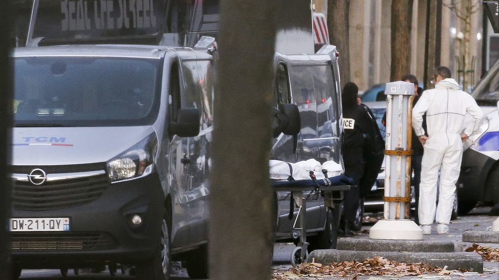 Abrigos abandonados en la calle al lado del Comptoir Voltaire cafe