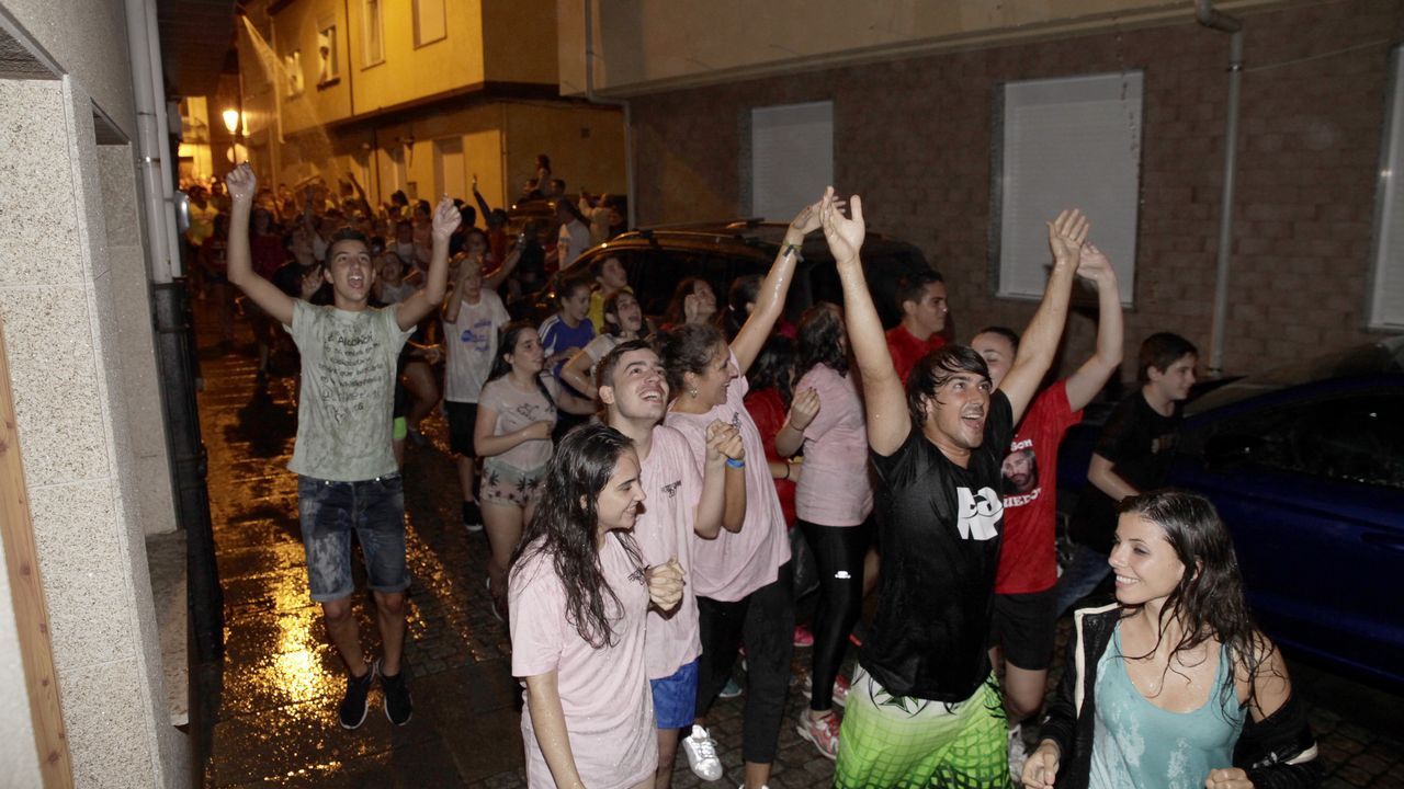 FIESTAS DEL CARMEN DE PORTO DO SON, ÚLTIMO DÍA. FIESTA DEL AGUA Y FUEGOS ARTIFICIALES.