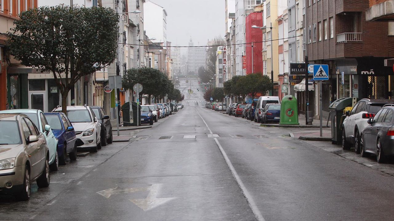 Carretera de Castilla desierta, donde fue multado en la madrugada del domingo un viandante por desobedecer las restricciones del estado de alarma