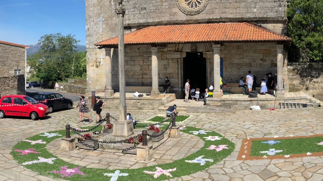 Alfombra floral en Muros