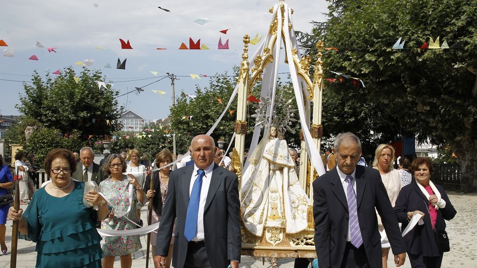 Castro Caldelas vivió la procesión de Os Remedios, a la que no faltó O Irrio Peliqueiro