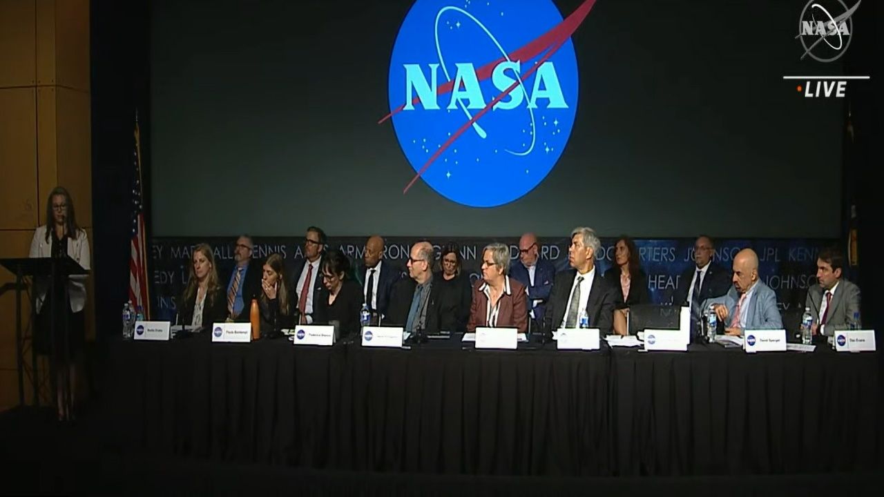 Miembros del panel de expertos de la NASA que estudian los fen�menos a�reos extra�os