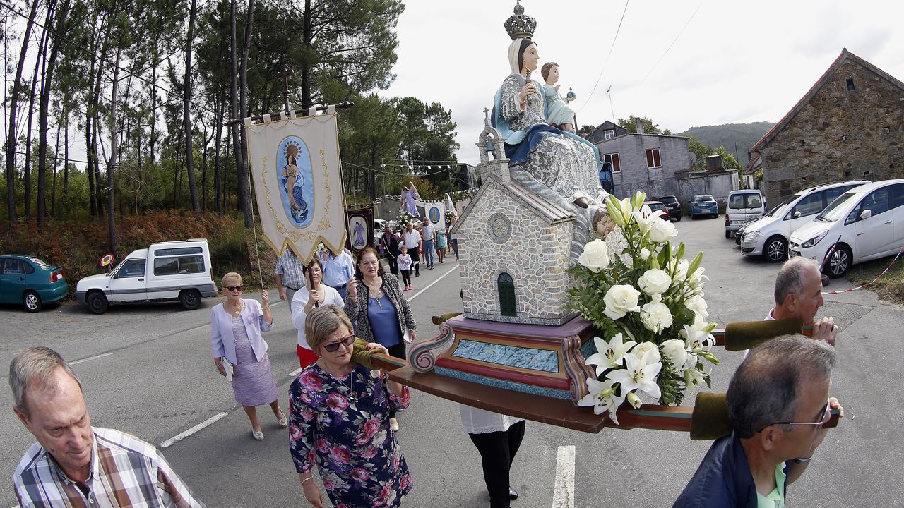 Fiestas en San Roquiño misa y procesión en honor a San Miguel