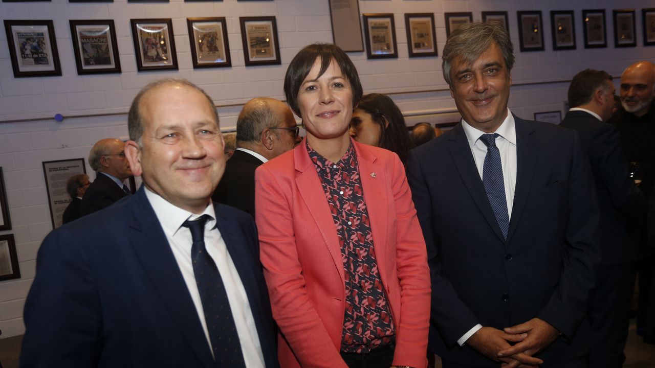 El portavoz del PSdeG, Xaquín Fernández Leiceaga, con Ana Pontón, portavoz nacional del BNG y Pedro Puy, portavoz del PPdeG en el Parlamento de Galicia