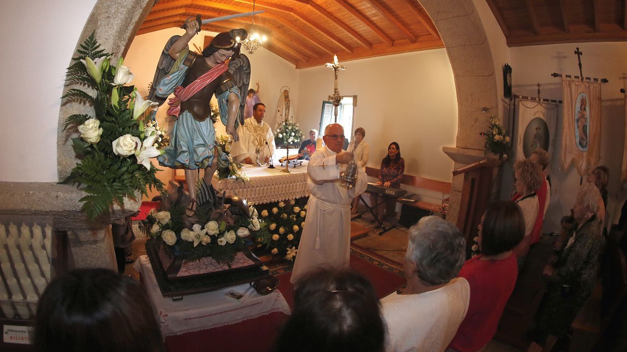 Fiestas en San Roquiño misa y procesión en honor a San Miguel