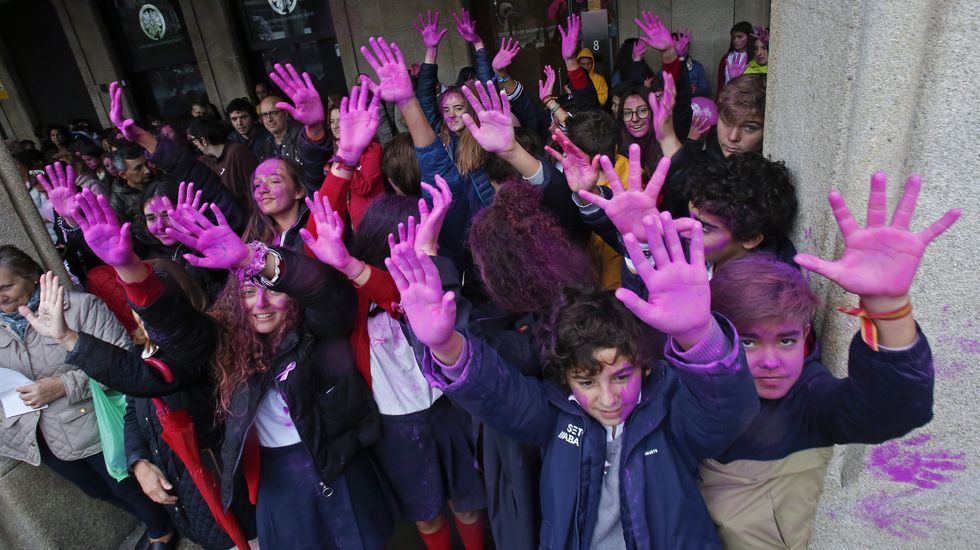 Manos levantadas por el cáncer de mama
