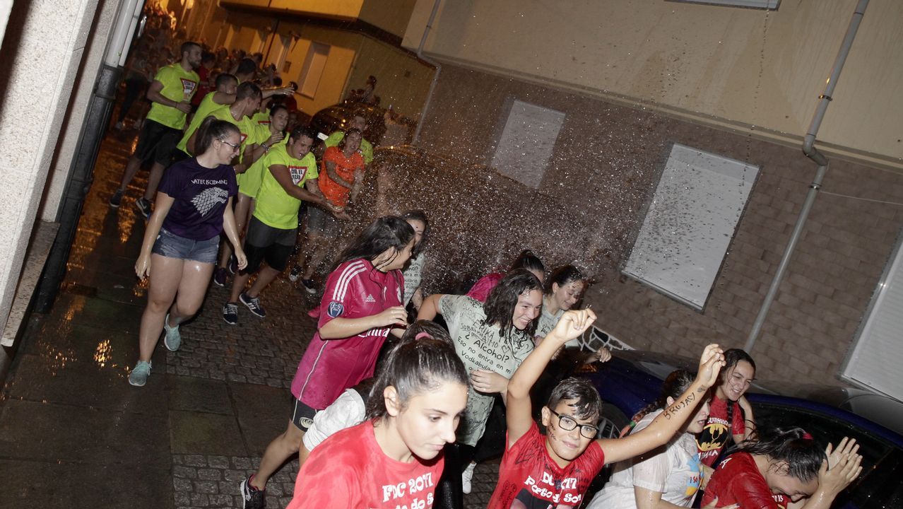 FIESTAS DEL CARMEN DE PORTO DO SON, ÚLTIMO DÍA. FIESTA DEL AGUA Y FUEGOS ARTIFICIALES.