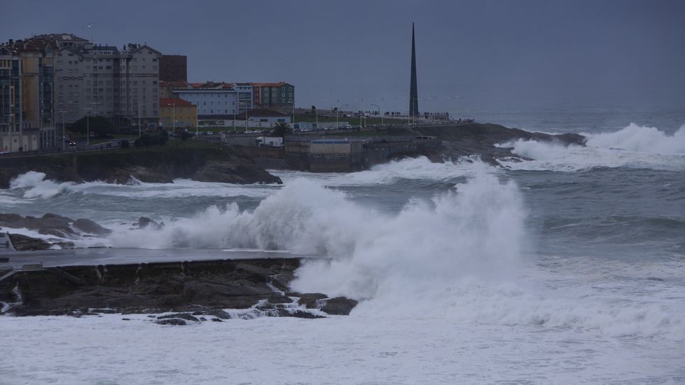Fuerte oleaje en la costa gallega