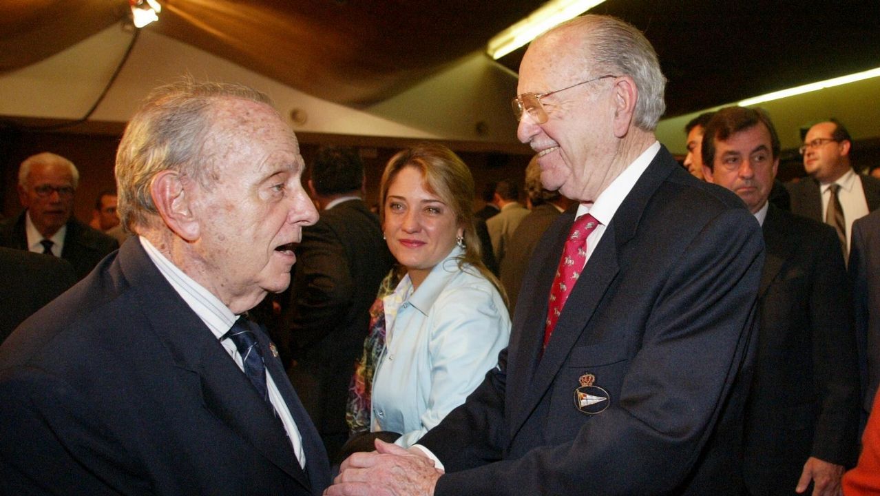 Acto de entrega de las Medallas Castelao 2005 en el Pazo de San Caetano en Santiago.