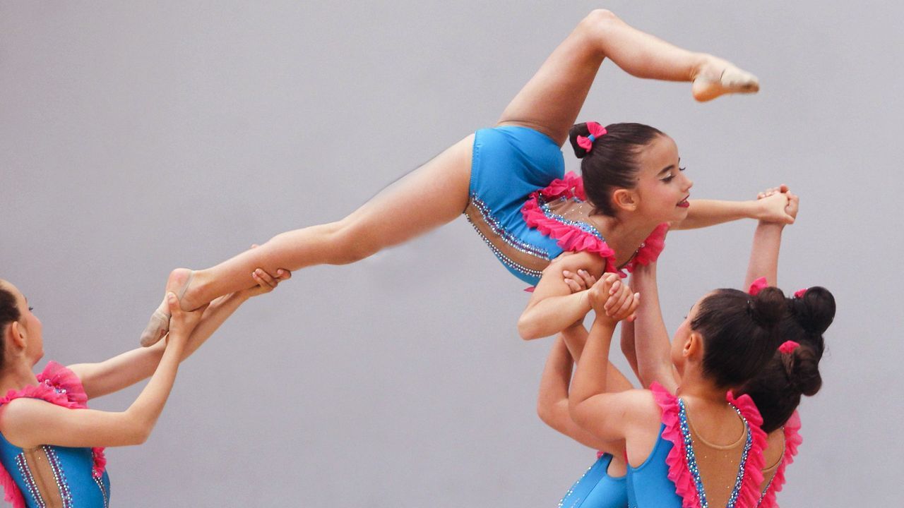 La gimnasia rítmica gana aficionados en la comarca arousana