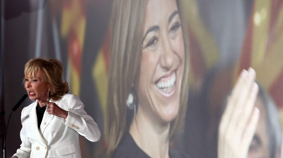 Mireia Chacón y Xavier Tápia, hermana y cuñado de Chacón, han cerrado el acto de homenaje del PSC a la socialista.