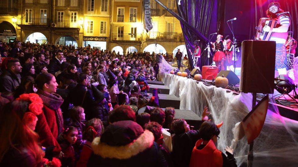 Ourense celebra el Samaín en la praza Maior