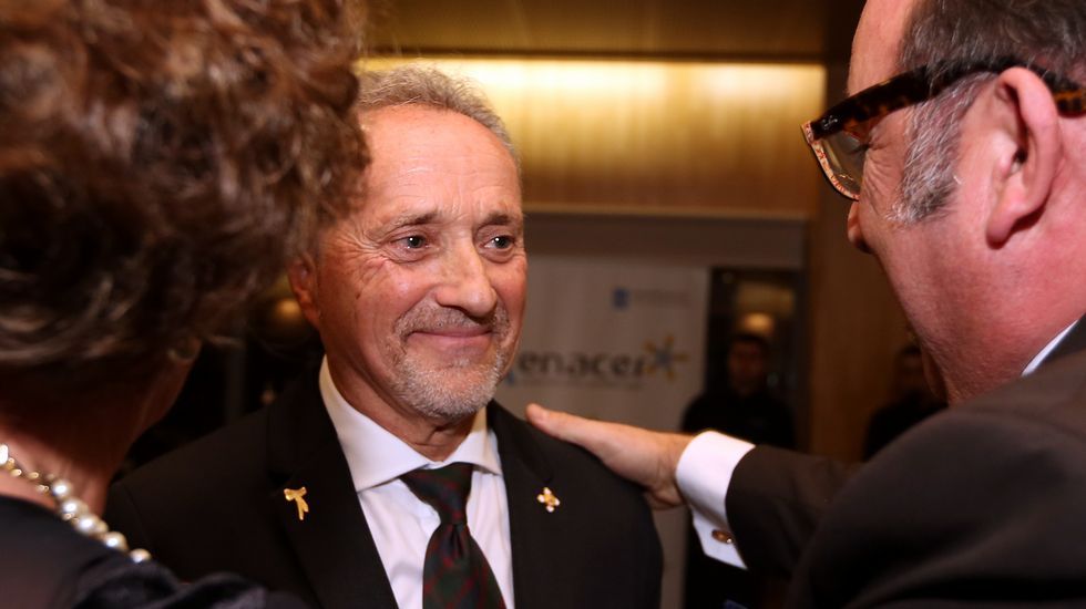 Homenaje al inspector jefe José Antonio Rilo en la cena benéfica de Renacer